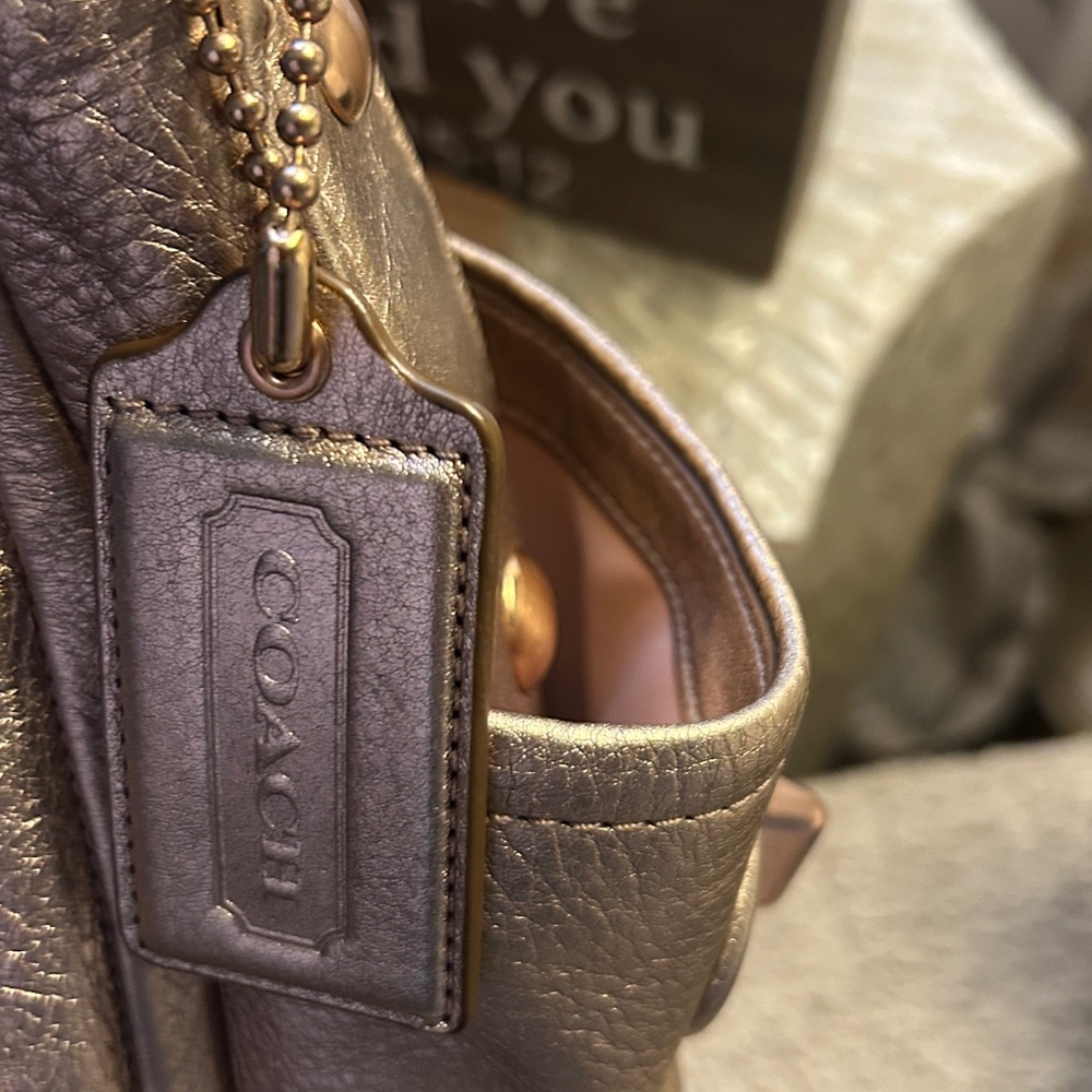 Coach Shimmering Bronze Leather Shoulder Bag🥳🥳❌❌ - Picture 3 of 6